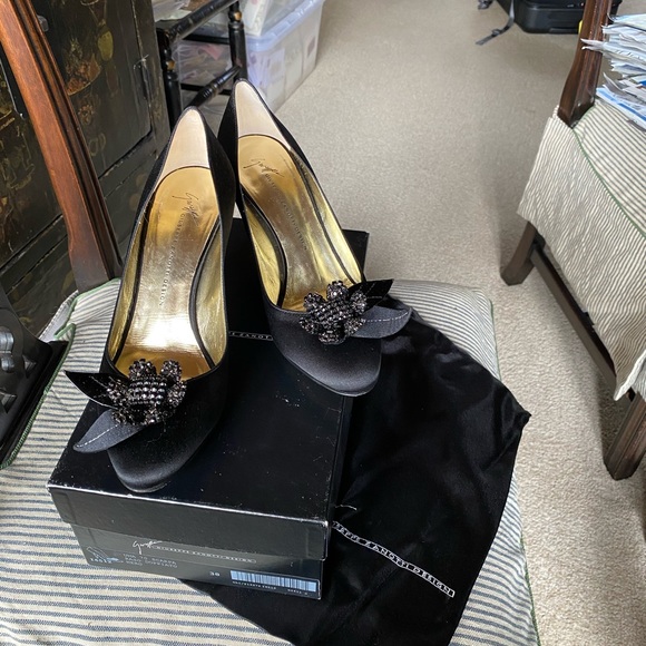 Giuseppe Zanotti black satin heels - great condition! Size 38 - Picture 2 of 5